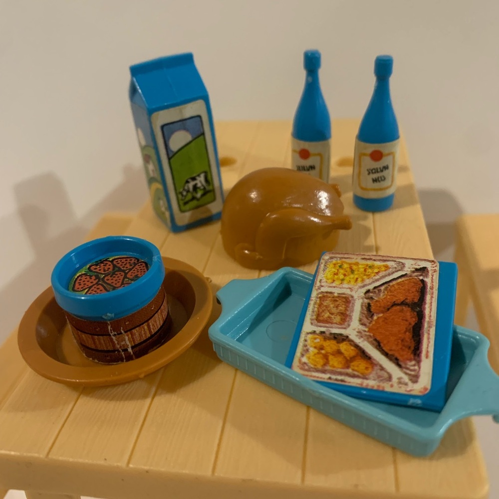 Barbie 1984 Dream Kitchen Accessories lot
